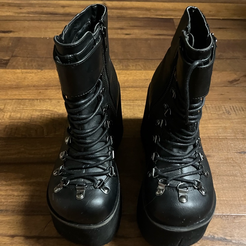 Demonia Kera ~ Women’s Size 7 ~ Black Faux Lace-Up ~ Ankle ~ Gothic Boots - Picture 7 of 16
